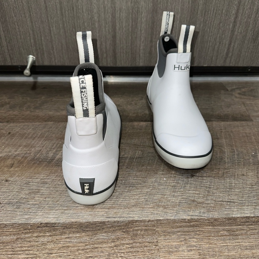 Huk Black and White Footwear - Picture 2 of 3